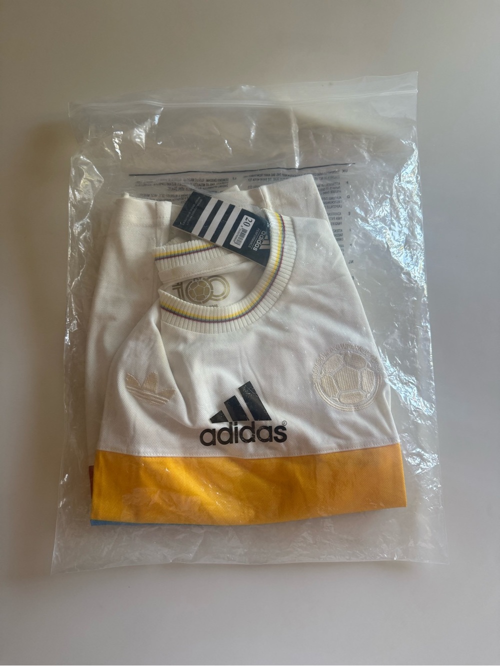 Colombian T-shirt Short-Sleeve Size 20 slim fit for youth. NWT